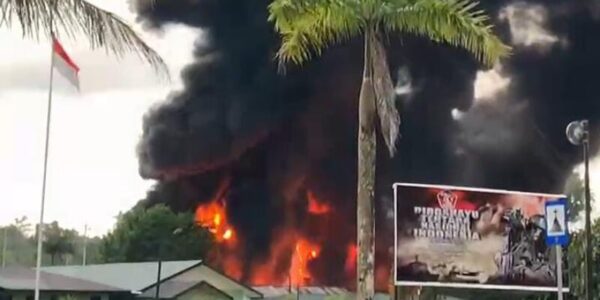 Markas-Denkav-3SC-Tepat-Disamping-Kodim-1710Mimika-Terbakar-800x450